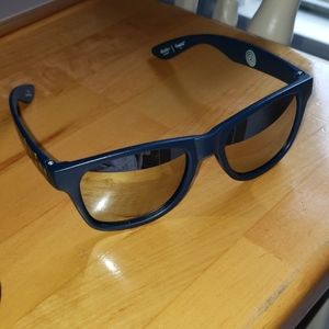 Lululemon 2017 seawheeze sunglasses